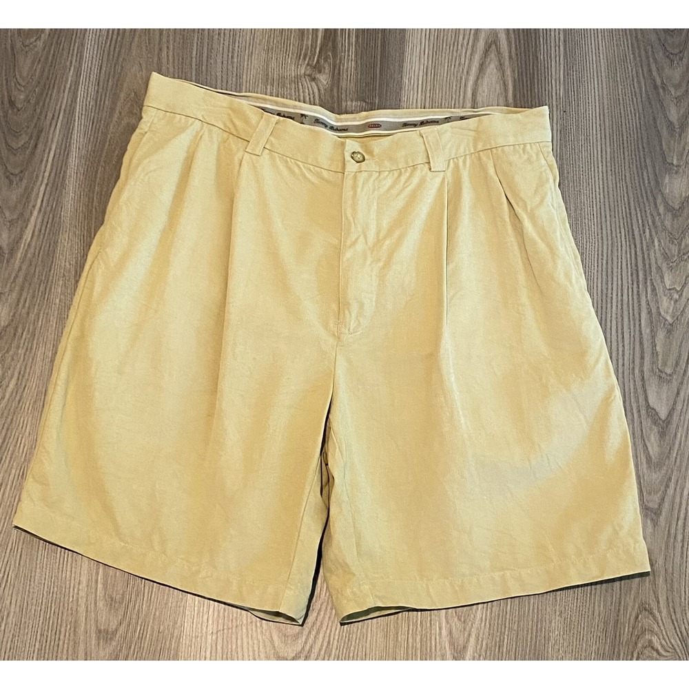 Tommy Bahama 100% Silk Khaki Pleated Shorts Mens size 36 Golf Casual Lightweight